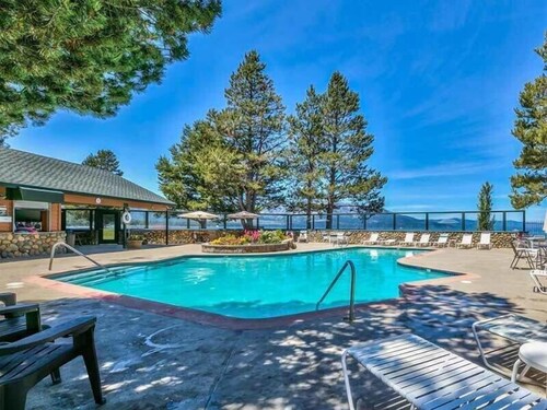 Steps from Outdoor Pool and Beach, Filtered Lake Views from Deck!