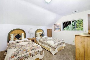 Unclassified image, 2 of 17, button - 3809 Azure Avenue (South Lake Tahoe)