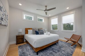 4 bedrooms, desk, iron/ironing board, travel crib