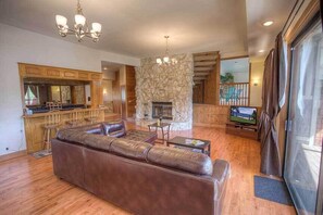 Unclassified image, 4 of 19, button