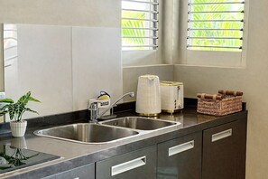 Micro-ondes, four, plaque de cuisson