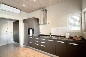 Micro-ondes, four, plaque de cuisson