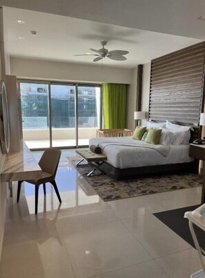 2 bedrooms, desk, WiFi, bed sheets