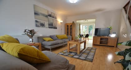 3 Bed house with Parking in Croydon - 15min to London Bridge & Gatwick Airport