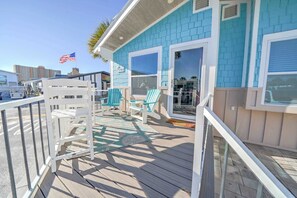 Property grounds - 721 Sailfish - Stunning 3 Bedroom - Private Beach Access & Golf Cart included (Panama City Beach)