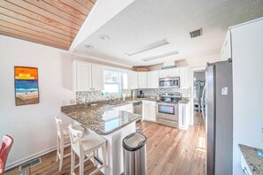 Fridge, microwave, oven, stovetop - 721 Sailfish - Stunning 3 Bedroom - Private Beach Access & Golf Cart included (Panama City Beach)