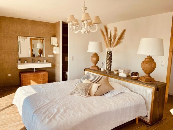5 chambres, fer et planche à repasser, Wi-Fi, literie fournie