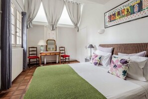 6 عدّة غرف نوم ومكواة/لوح كي وخدمة الإنترنت وملاءات أسرّة