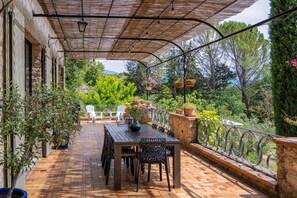 تناول الطعام ب�الخارج