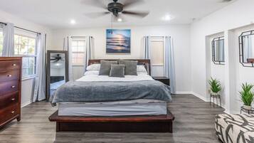 3 Schlafzimmer, Schreibtisch, Bügeleisen/Bügelbrett, Reisekinderbett