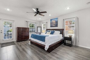 3 soveværelser, skrivebord, strygejern/strygebræt, weekendseng