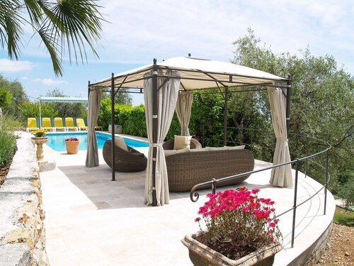 Maison Miel - Three Bedroom Villa, Sleeps 6