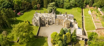 Thistlebrook Hall - Ten Bedroom Villa, Sleeps 20
