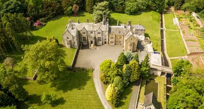 Thistlebrook Hall - Ten Bedroom Villa, Sleeps 20