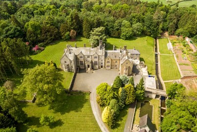 Thistlebrook Hall - Ten Bedroom Villa, Sleeps 20