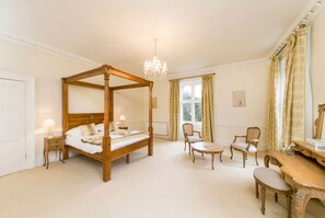 10 bedrooms, iron/ironing board, WiFi, bed sheets