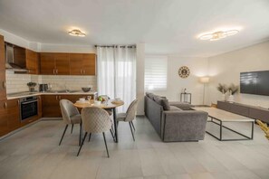 Interior - Ibiscus Deluxe Apartment (Rhodes)