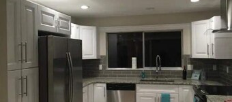 Waterfront Getaway in Charming Beach Town!