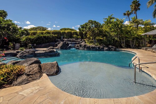 Hale Laki Stunning Resort Condo, Walk to Beach!