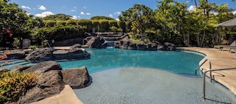 Hale Laki Stunning Resort Condo, Walk to Beach!