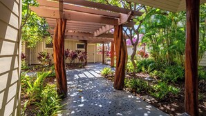 Property grounds - Hale Laki Stunning Resort Condo, Walk to Beach! (Waikoloa)