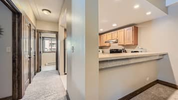 Condo, 1 Queen Bed, Hot Tub, Mountain View (Peak 9 Mountainside) | Private kitchen | Fridge, microwave, oven, stovetop