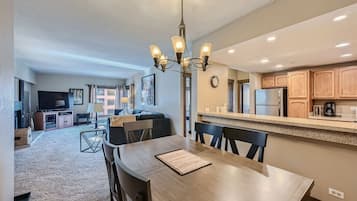 Condo, 1 Queen Bed, Hot Tub, Mountain View (Peak 9 Mountainside) | In-room dining