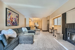 Condo, 1 Queen Bed, Hot Tub, Mountain View (Peak 9 Mountainside) | Living area | 50-inch flat-screen TV with digital channels, fireplace