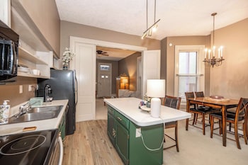 Historic Gem Russell Suite 2