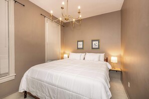 Casa, 1 cama King, lareira, vista para a cidade | 1 quarto, individualmente decorados, individualmente mobiliados