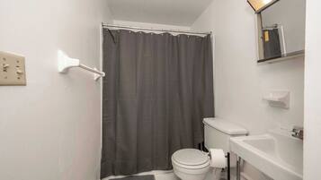 House, Multiple Beds, Kitchen, Garden View (Northside Suites) | Bathroom | Designer toiletries, towels, toilet paper