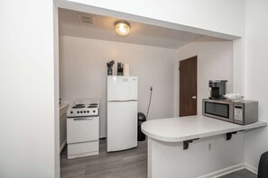 Casa, várias camas, cozinha, vista para o jardim (Northside Suites) | Cozinha privada | Geladeira, micro-ondas, fogão, cooktop