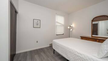 House, Multiple Beds, Kitchen, Garden View (Northside Suites) | 3 bedrooms, individually decorated, individually furnished, free WiFi