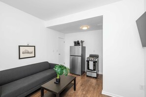 Maison, plusieurs lits, cuisine, vue jardin (Northside Suites) | Coin séjour