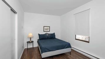 Casa, varias camas, cocina, vista al jardín (Northside Suites) | 3 habitaciones, decoración personalizada y muebles diferentes