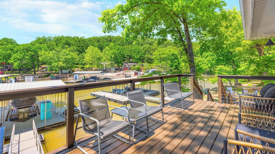 Little Bearcat Bungalow Stay on Ozark Waterfront