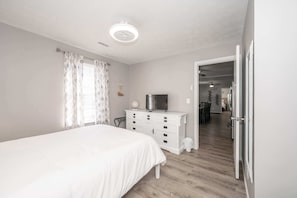 Condo, Multiple Beds, Kitchen, Garden View (Arkstone Retreat 3) | 4 bedrooms, individually decorated, individually furnished, free WiFi