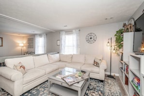Condo, Multiple Beds, Kitchen, Garden View (Arkstone Retreat 3) | Living area | 42-inch flat-screen TV with digital channels