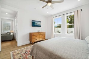 Hus - flera sÀngar - privat pool - utsikt mot poolen (Blissful Getaway) | 4 sovrum, individuell inredning, unika möbler och skrivbord