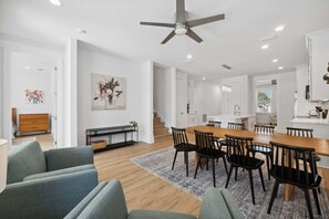 Maison, plusieurs lits, piscine privée, vue piscine (Blissful Getaway) | Intérieur