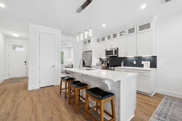 Maison, plusieurs lits, piscine privée, vue piscine (Blissful Getaway) | Cuisine privée