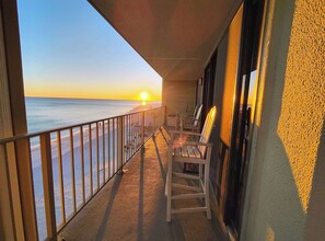 Appartement, meerdere bedden, balkon, uitzicht op oceaan (Oceanfront Oasis) | Terrein van de accommodatie