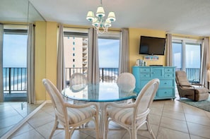 LÀgenhet - flera sÀngar - balkong - havsutsikt (Oceanfront Oasis) | Restauranger