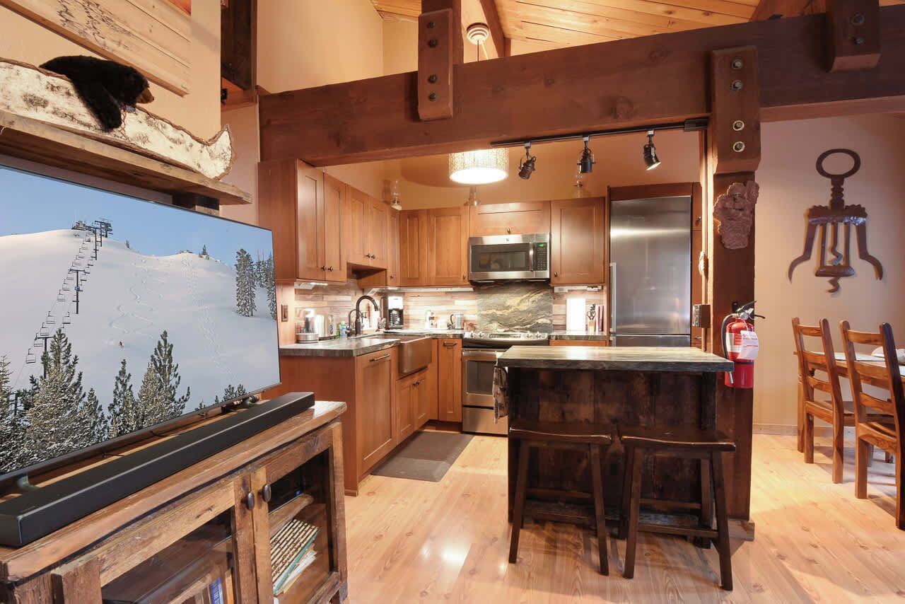Townhome, Multiple Beds, Balcony, Mountain View (North Lake Tahoe Alpine Retreat) | Private kitchen | Fridge, microwave, oven, stovetop