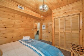 Cabane, plusieurs lits, bain à remous, vue montagne (Misty Creek Cabin) | 3 chambres, décoration personnalisée, ameublement personnalisé