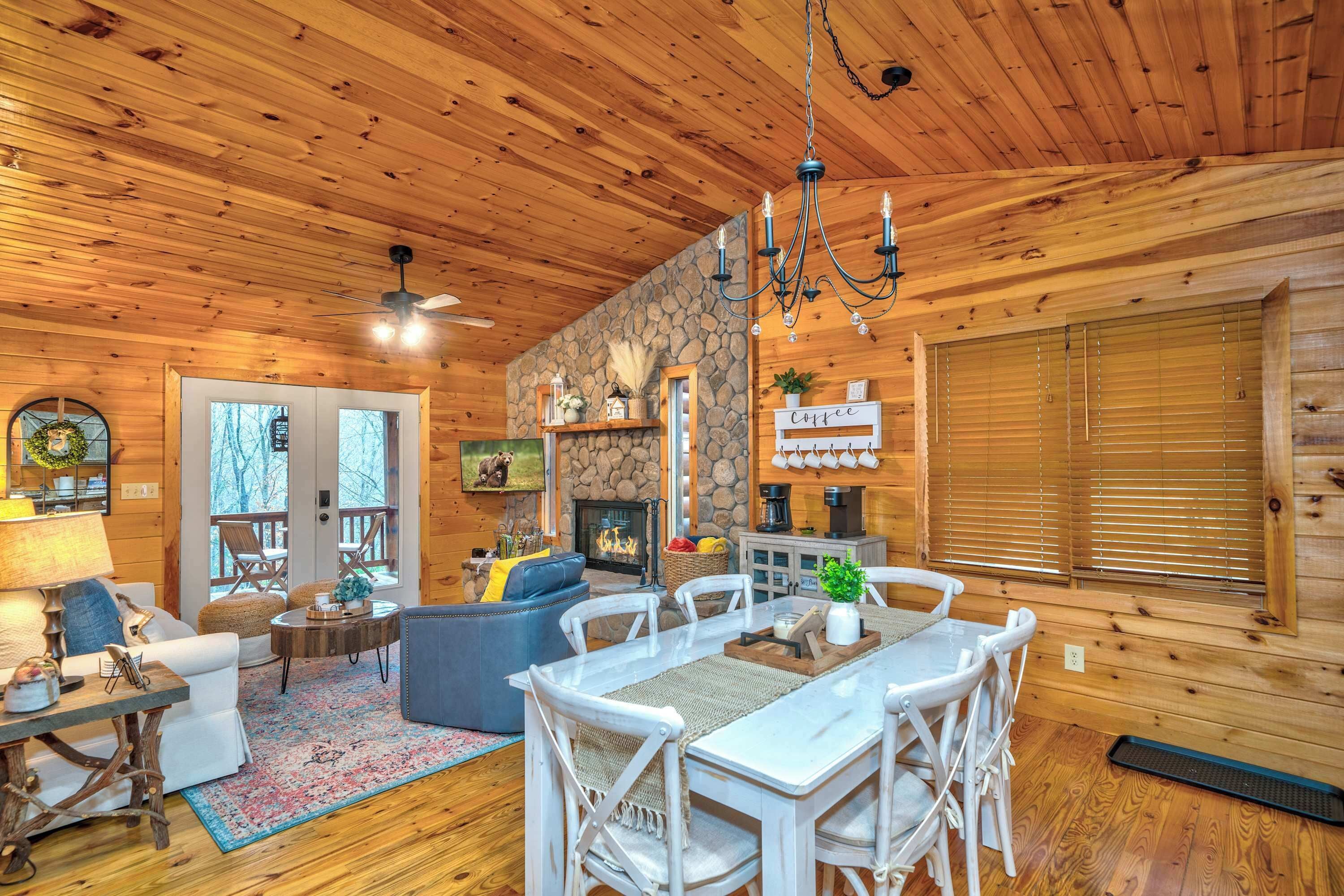 Cabin, Multiple Beds, Hot Tub, Mountain View (Misty Creek Cabin) | Living area | 41-inch flat-screen TV with digital channels, fireplace