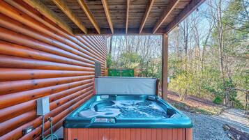 Cabin, Multiple Beds, Hot Tub, Mountain View (Misty Creek Cabin) | Outdoor spa tub