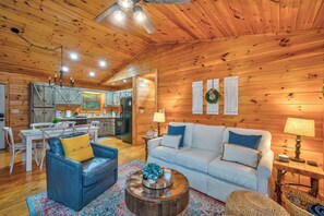 41-inch flat-screen TV with digital channels, fireplace - Misty Creek Cabin Private 3 BDR w/ Game Room! (Blue Ridge)