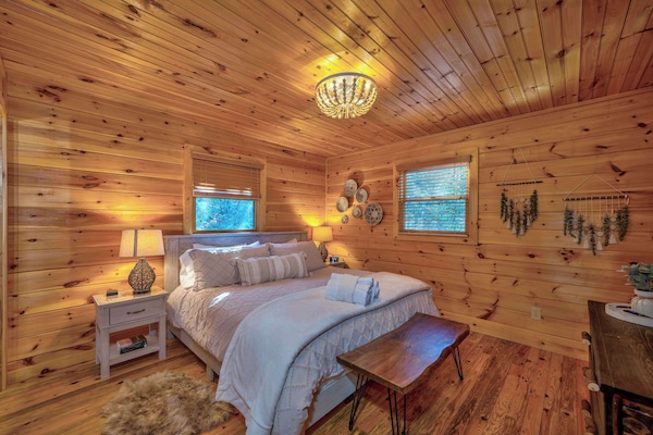 Cabin, Multiple Beds, Hot Tub, Mountain View (Misty Creek Cabin) | 3 bedrooms, individually decorated, individually furnished, free WiFi