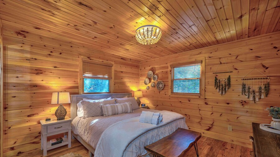 Misty Creek Cabin Private 3 BDR w/ Game Room!